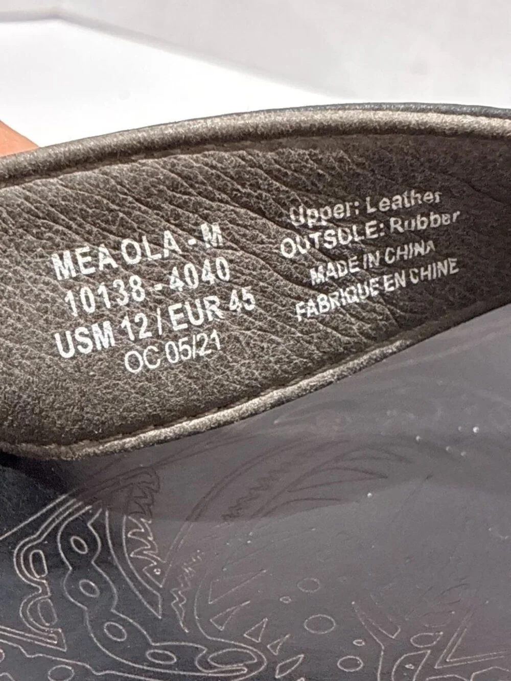 OluKai Mea Ola men's leather sandals flip flop in black size 12